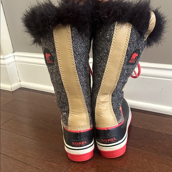 Sorel Women’s Tofino II Boots 🥾 - Picture 2 of 5